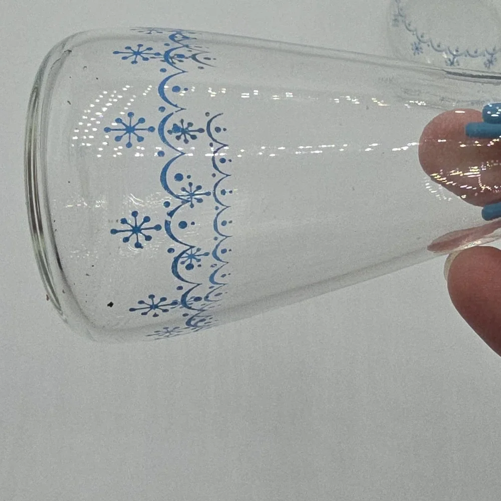 Vintage Pyrex salt and pepper shakers - Snowflake Garland Pattern Blue Clear